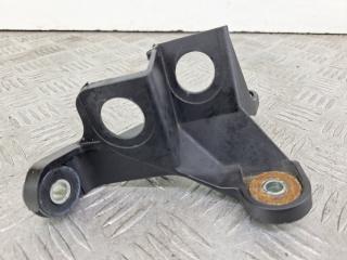 Кронштейн крепления троса КПП Volkswagen Passat B6 2009, 1.4 л., CAXA, бензин, 6МКПП, голубой, универсал, передний привод, 1K0711789H