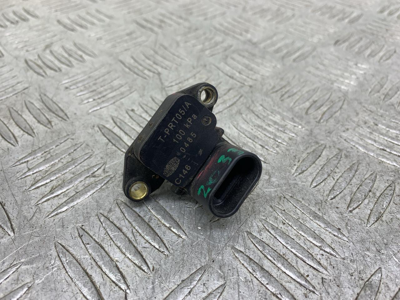 датчик абсолютного давления Fiat Doblo 1 поколение 2003, 1.2 л., бензин, МКПП, белый, фургон, передний привод, A05B165ME - фото №1