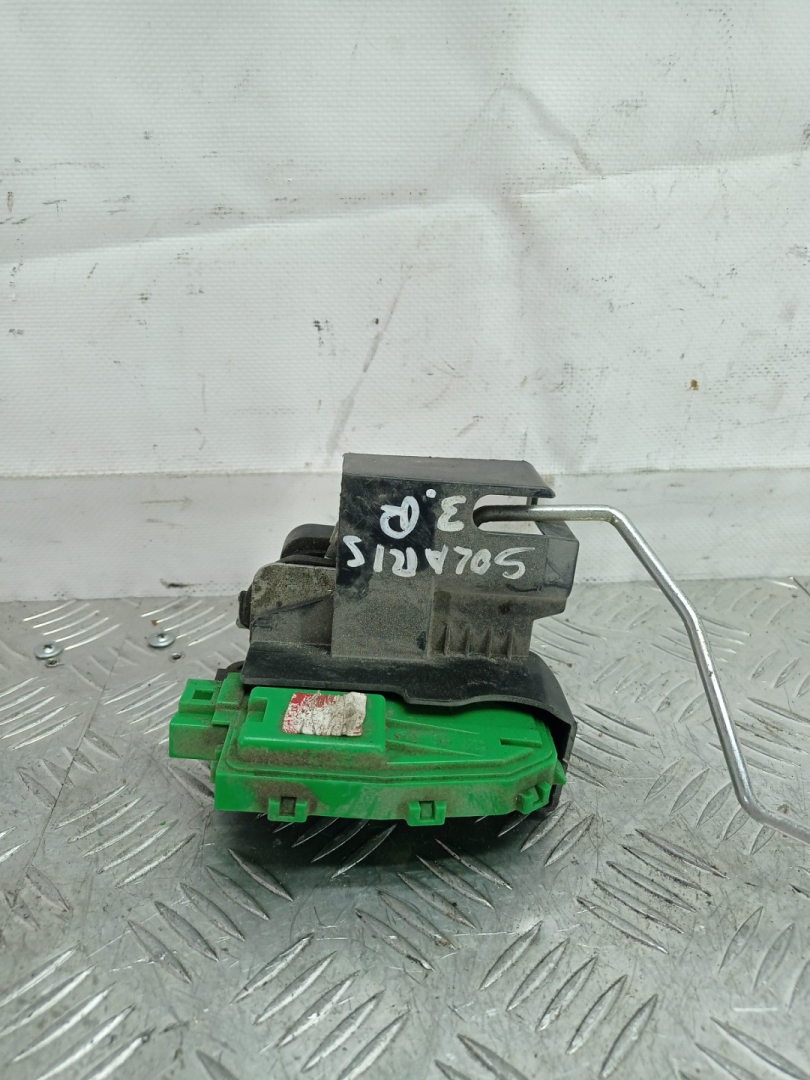 замок двери задней правой Hyundai Solaris 1 поколение 2012, 1.4 л., G4FA, бензин, красный, седан, передний привод - фото №1