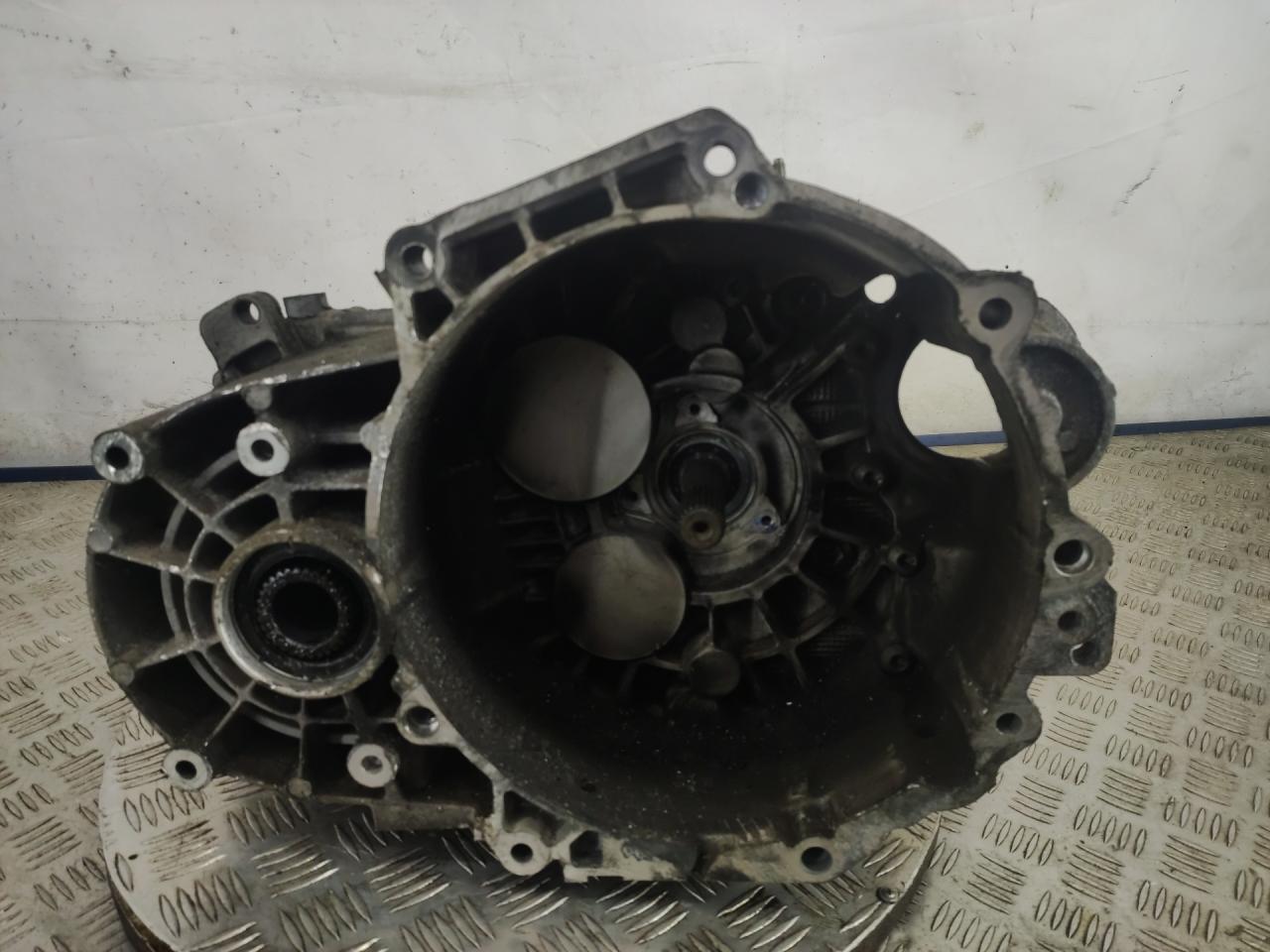 КПП механическая (МКПП) Skoda Yeti 1 поколение 2013, 2.0 л., CFHF, дизель, 6МКПП, серый, универсал, полный привод, NFQ - фото №1