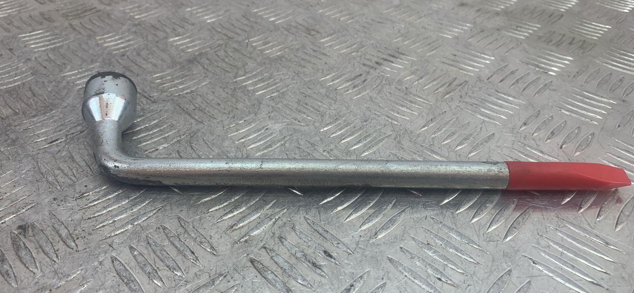 ключ колесный (балонный) Volvo XC90 1 поколение (2002 - 2006), 9133668 - фото №1