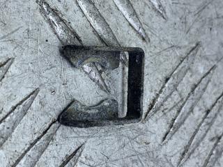 крепление форсунки Audi A6 4B/C5 1999, 1.8 л., AQE, бензин, МКПП, красный, седан