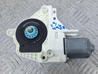 моторчик стеклоподъемника передний правый Skoda Yeti 1 поколение 2013, 2.0 л., CFHF, дизель, 6МКПП, серый, универсал, полный привод, 8K0959812A