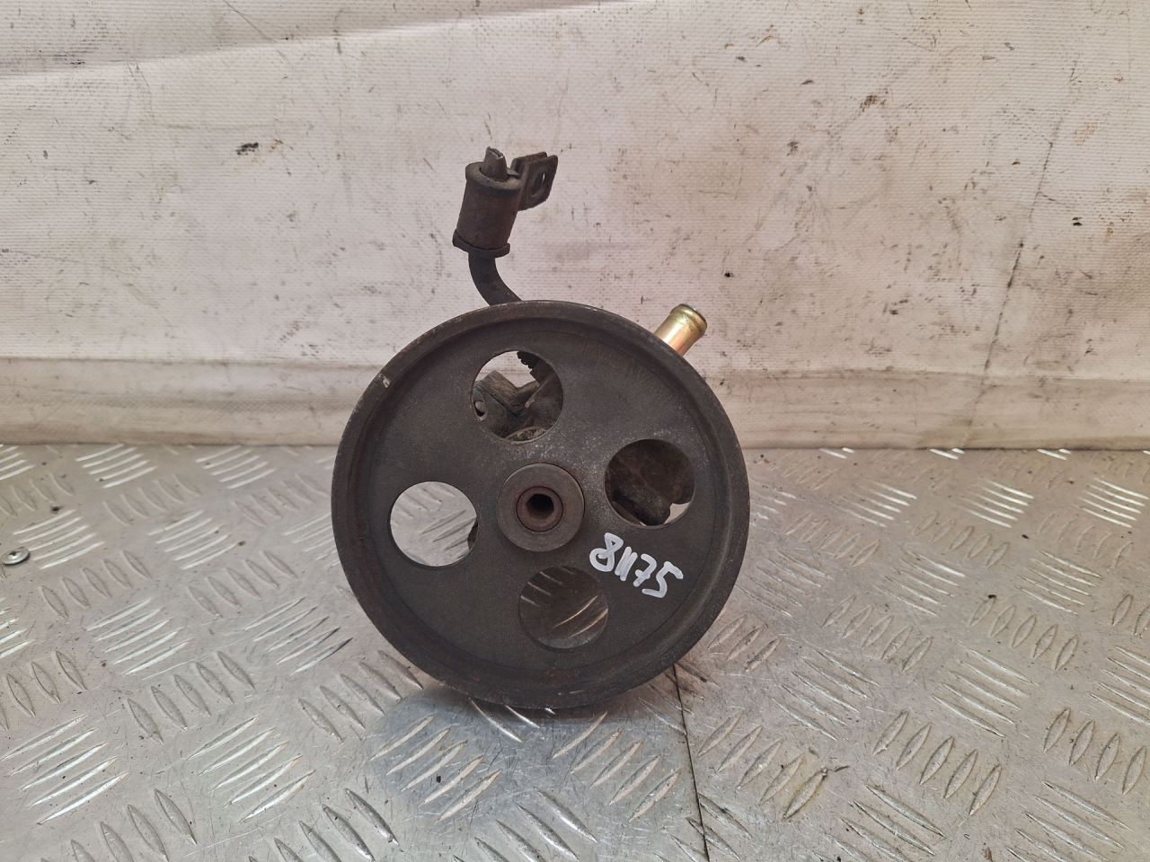 насос гидроусилителя руля Peugeot 306 1 поколение (1993 - 1997), 1.6 л., бензин, 26084387, 9632334880 - фото №1