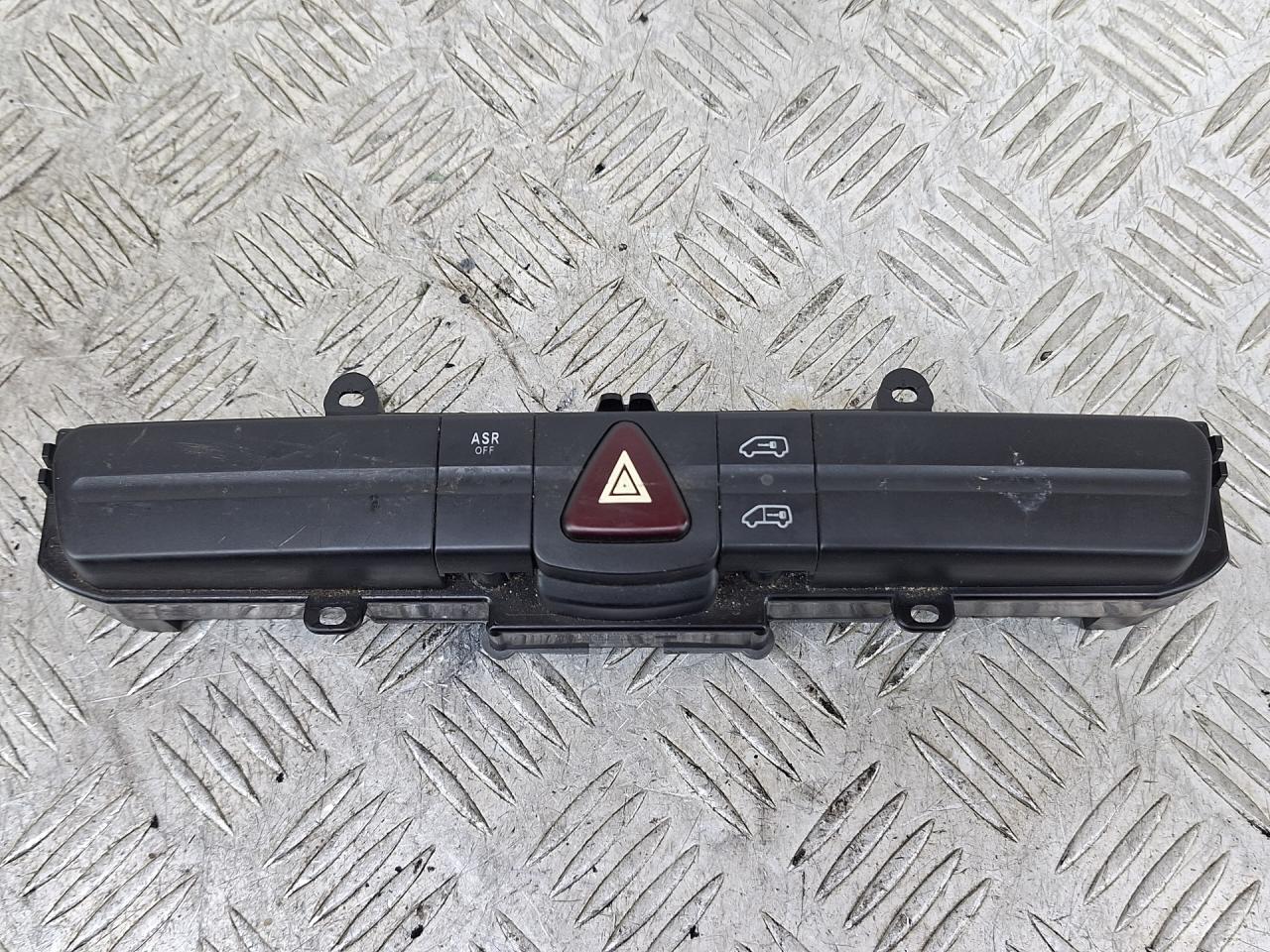 кнопка аварийной сигнализации Mercedes-Benz Sprinter 2 поколение (W906) (2006 - 2014), 9065454107 - фото №1