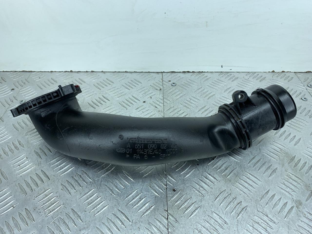 патрубок интеркулера Mercedes-Benz Sprinter 2 поколение (W906) (2006 - 2014), 2.1 л., OM 651.955, дизель, МКПП, зеленый, задний привод, A6510900242 - фото №1