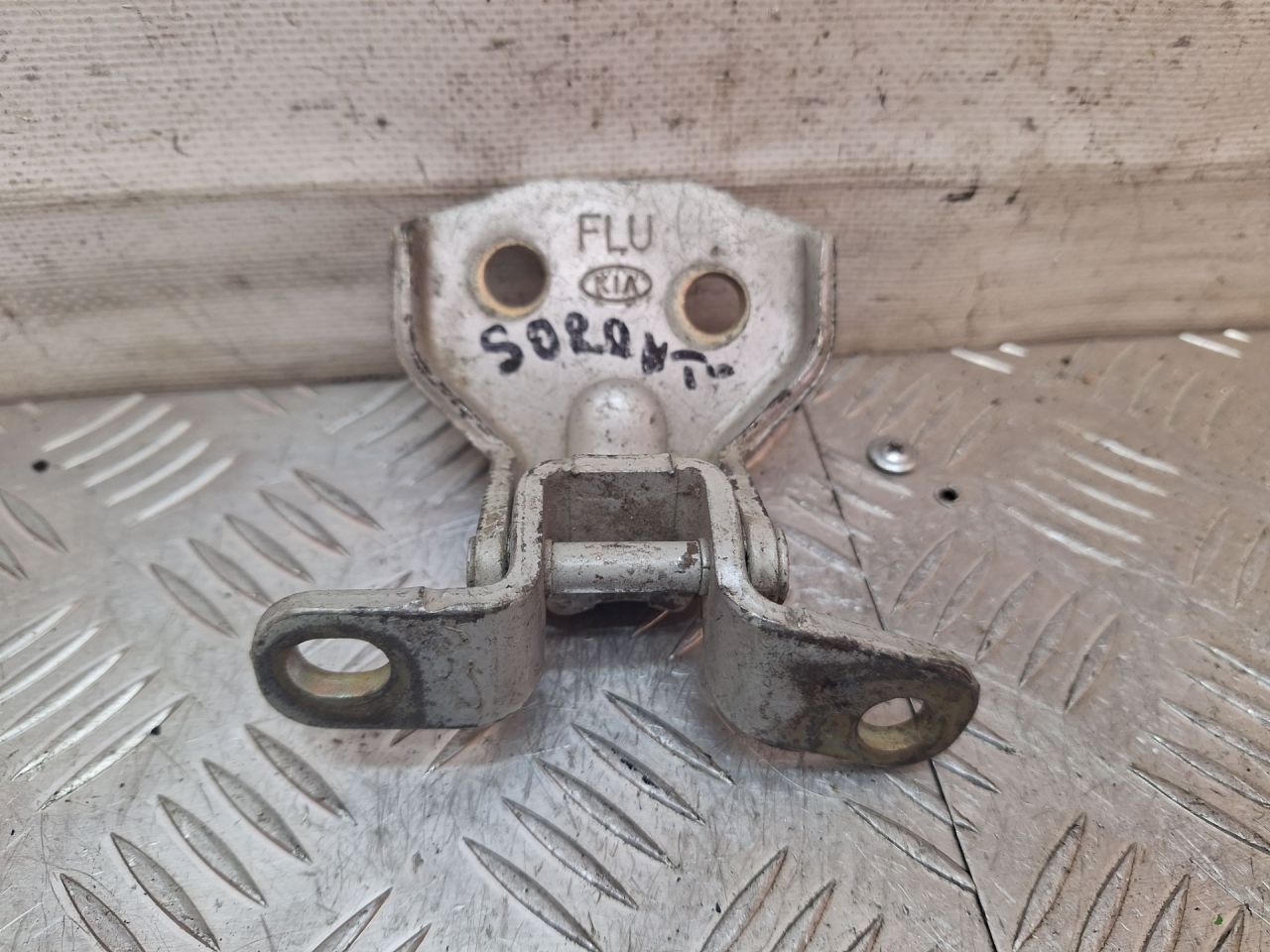 петля двери Kia Sorento 1 поколение (2002 - 2006) - фото №1