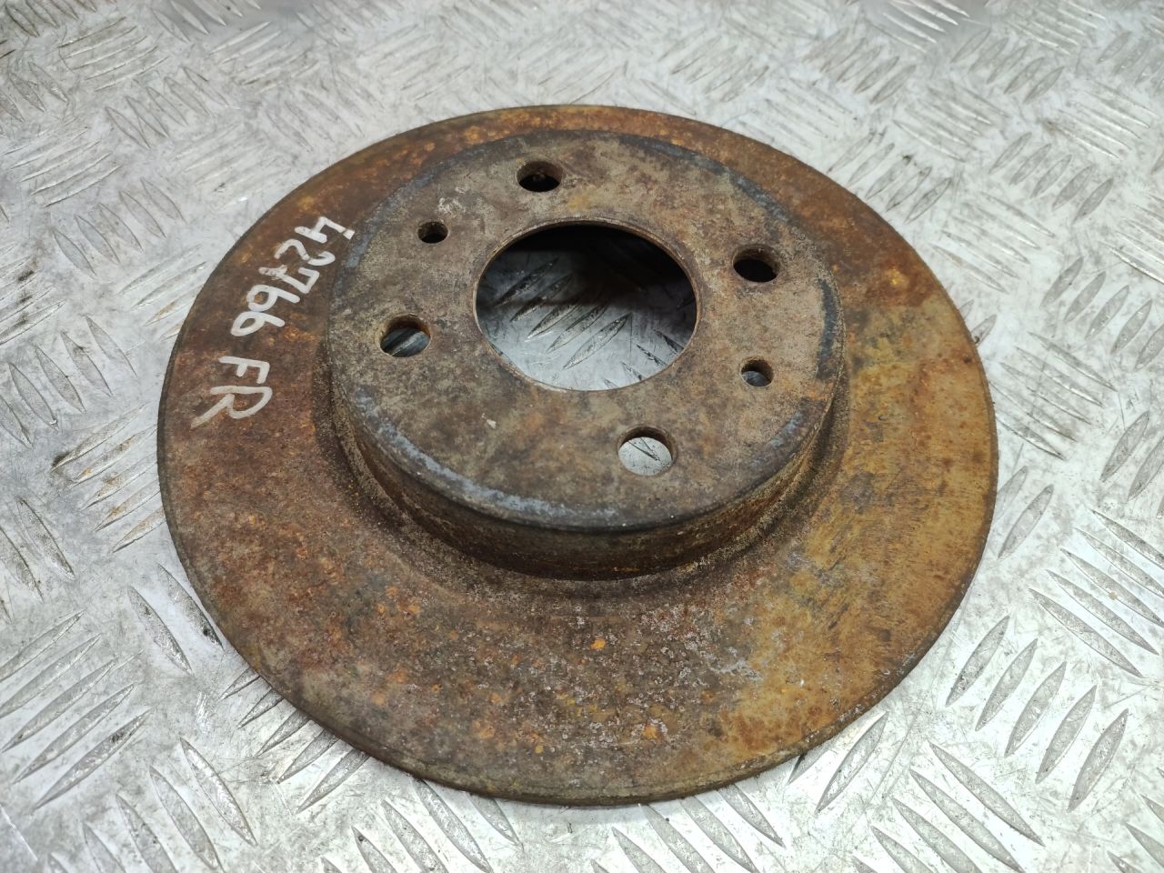 диск тормозной передний Fiat Punto 2 поколение 2001, 1.2 л., 188 A4.000, бензин, МКПП, черный, хетчбэк 3 дв., передний привод - фото №1