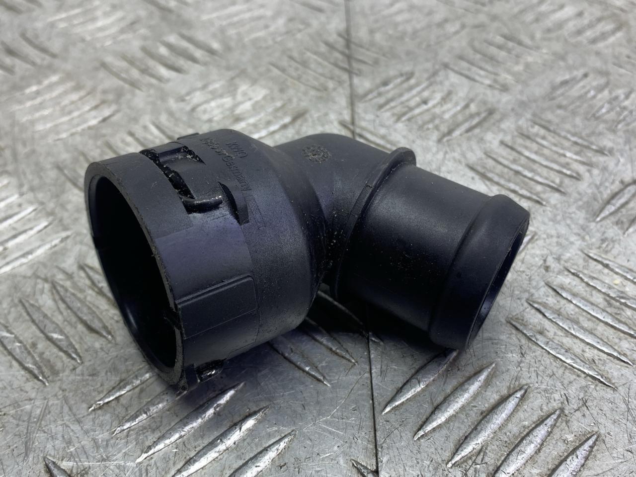 фланец (тройник) системы охлаждения Volkswagen Caddy 5 поколение 2022, бежевый, фургон, передний привод, 5Q0122291EE - фото №1