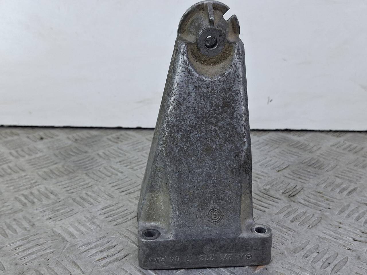 кронштейн двигателя Mercedes-Benz C-Класс W204/S204 2007, 1.8 л., M 271.950, бензин, АКПП, серебро, седан, задний привод, A2712231804 - фото №1