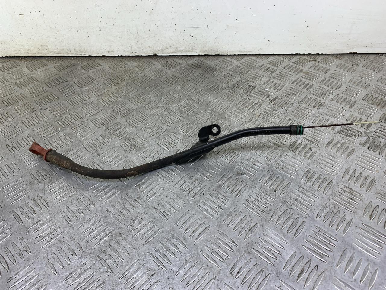 щуп двигателя Renault Laguna 2 поколение 2004, 1.9 л., дизель, МКПП, серебро, универсал, передний привод, 473018624 - фото №1