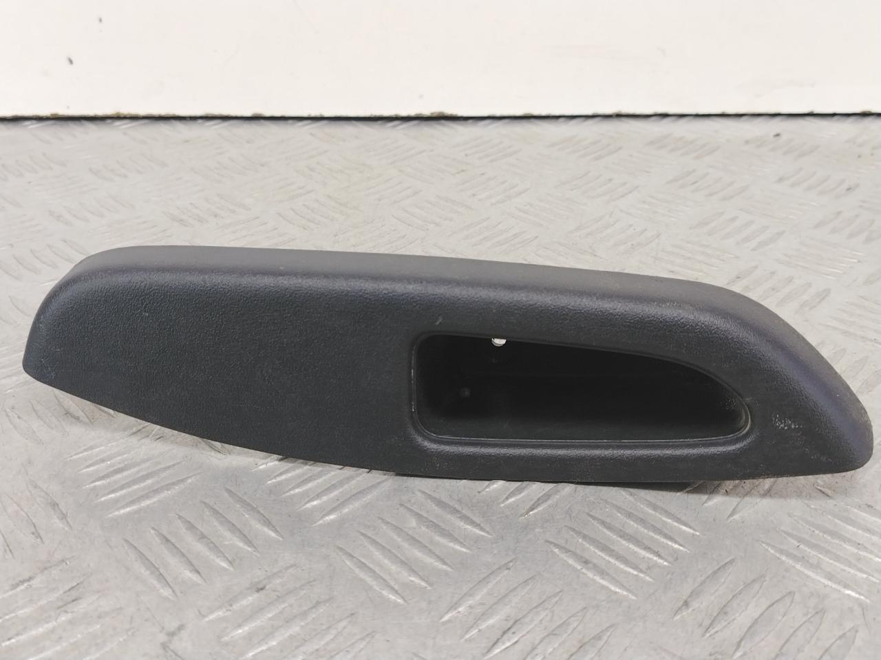 накладка двери внутренняя Nissan Micra 4 поколение (K13) 2011, 1.2 л., HR12DE, бензин, МКПП, хетчбэк 5 дв., передний привод, 829501HDOA - фото №1