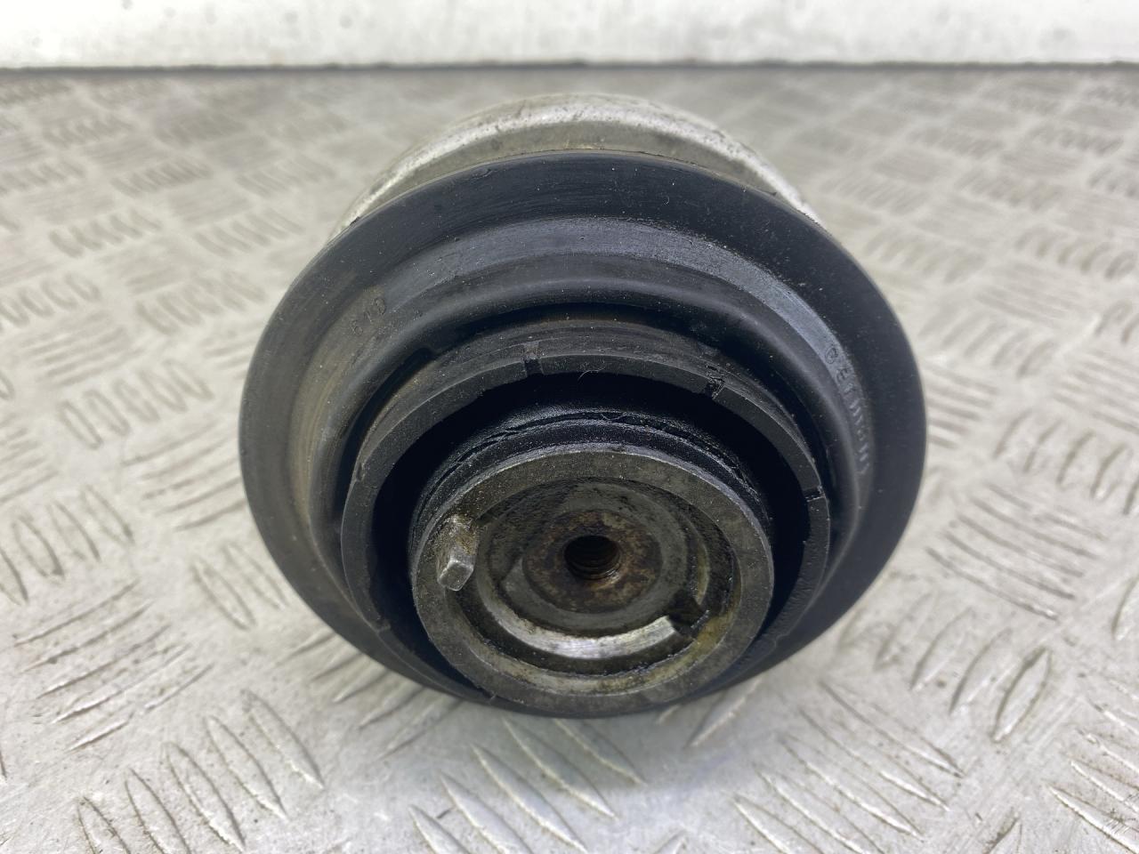 подушка крепления двигателя Mercedes-Benz SLK-Класс R170 2000, 2.0 л., M 111.958, бензин, АКПП, черный, кабриолет, задний привод, 2202402617 - фото №1