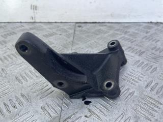 кронштейн полуоси Volkswagen Sharan 1 поколение [2-й рестайлинг] (2003 - 2010), 1.9 л., AUY, дизель, МКПП, чёрный, передний привод, 09B409905D
