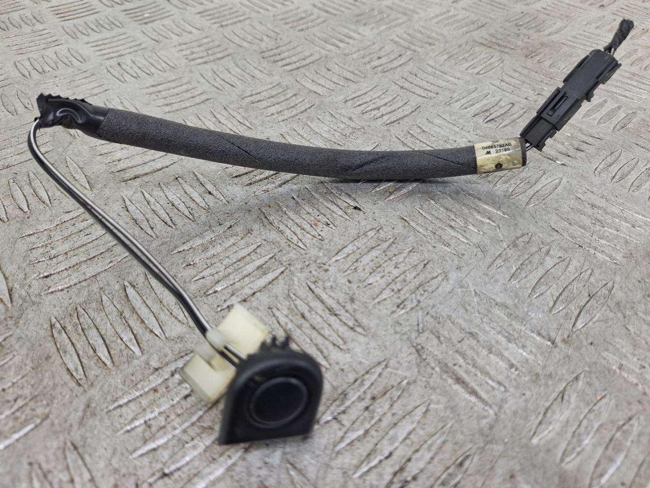 кнопка ASC / ESP Chrysler Voyager 4 поколение 2004, 2.5 л., ENJ, дизель, МКПП, темно-синий, минивэн, передний привод, 04685762AB - фото №1