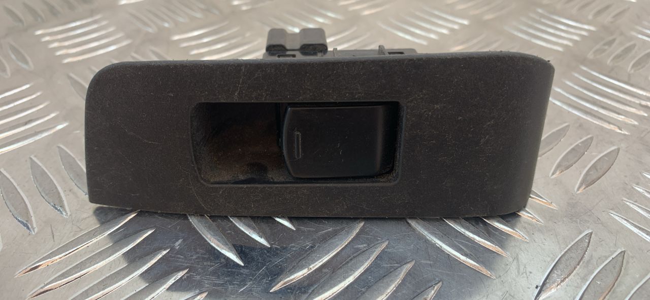 кнопка стеклоподъемника двери задней левой Nissan X-Trail T31 (2007 - 2011), 82961JG00A - фото №1