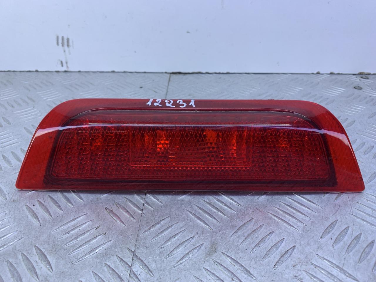 дополнительный стоп-сигнал Nissan Micra 4 поколение (K13) 2011, 1.2 л., HR12DE, бензин, МКПП, хетчбэк 5 дв., передний привод, 22340100 - фото №1