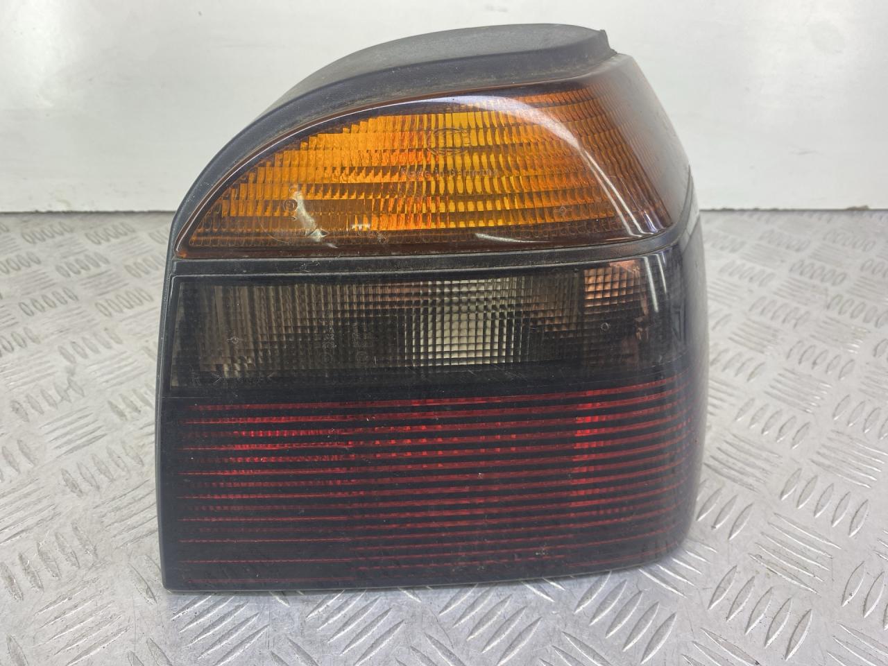 фонарь задний правый Volkswagen Golf 3 поколение 1999, 1.8 л., ANN, бензин, зеленый, кабриолет, передний привод, 1E0945112 - фото №1