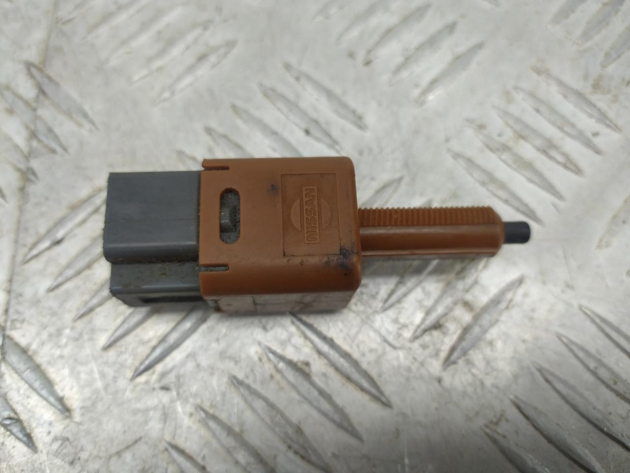 Датчик педали тормоза (лягушка) Nissan Qashqai 1 поколение (2006 - 2010) - фото №1