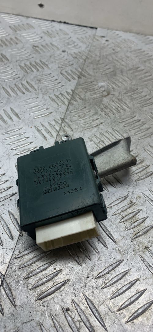 блок управления центральным замком Toyota Yaris P1 (1999 - 2003), 0515003570, 8598052031 - фото №1