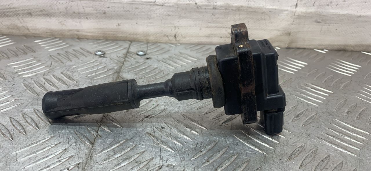 катушка зажигания Suzuki Vitara 1 поколение 1993, 2.0 л., J20A, бензин, МКПП, кабриолет, полный привод, 33410-77E2 - фото №1