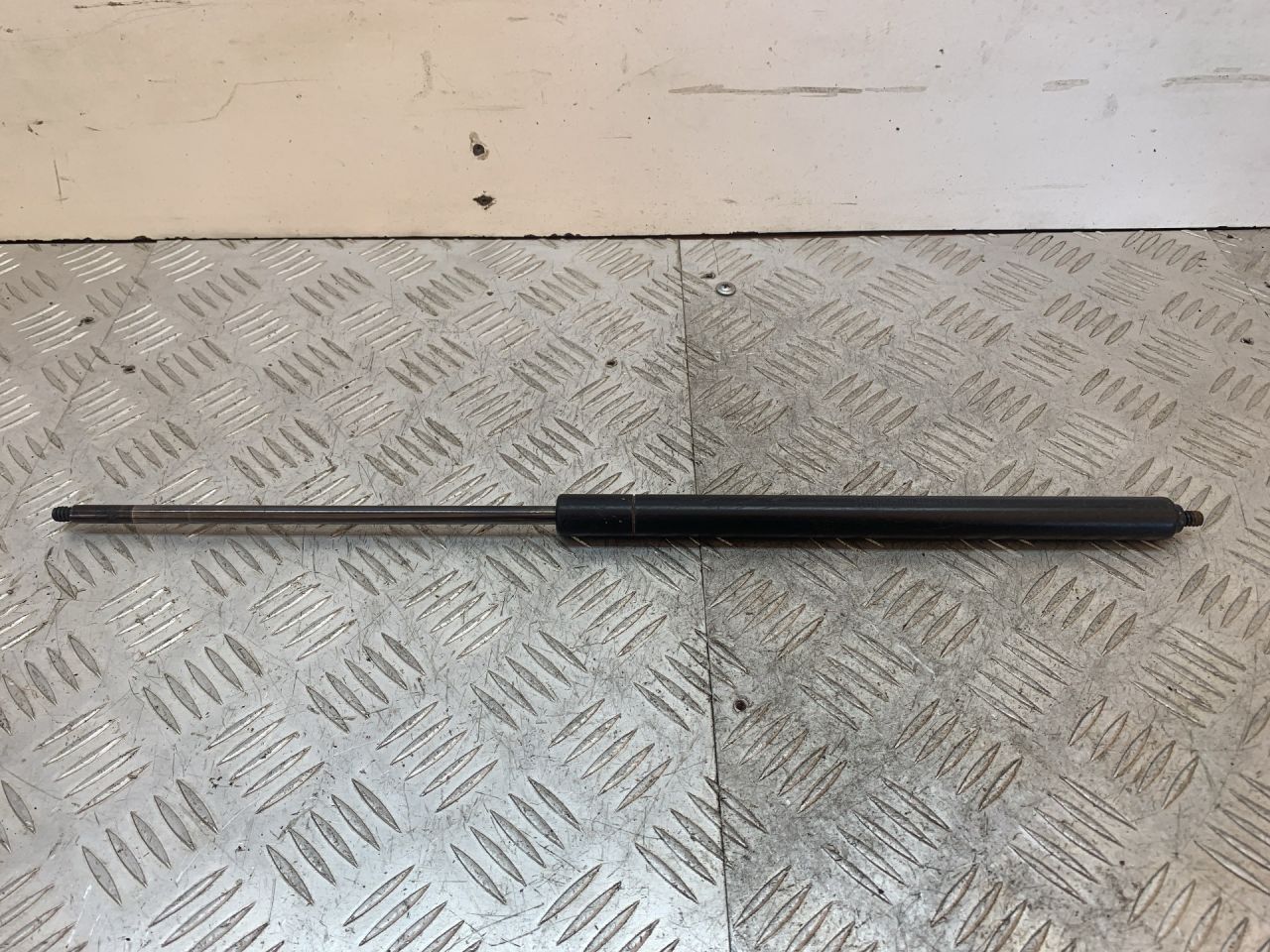 амортизатор крышки багажника (3-5 двери) Mini Cooper 2 поколение (2006 - 2010), 51247148902 - фото №1