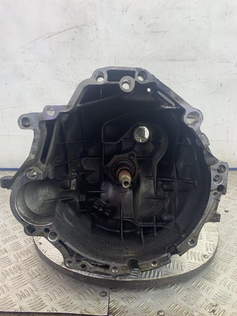 КПП механическая (МКПП) Volkswagen Passat B5 1999, 1.8 л., APT, бензин, 5МКПП, зеленый, универсал, передний привод, DWA - фото №1