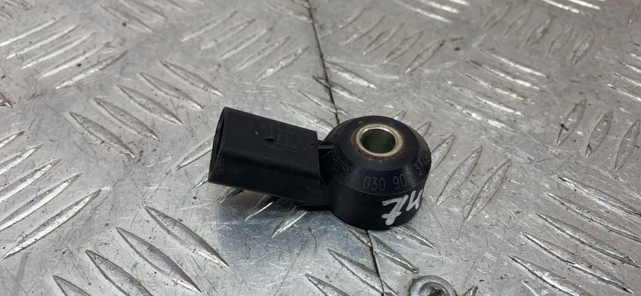 датчик детонации Volkswagen Fox 2 поколение 5Z 2007, 1.2 л., BMD, бензин, МКПП, хетчбэк 3 дв., 030905377C - фото №1