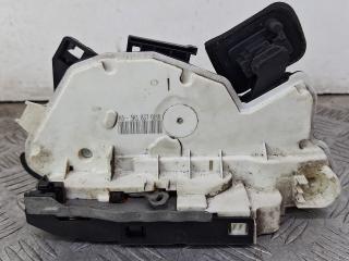 замок двери передней левой Skoda Yeti 1 поколение (2009 - 2014), бензин, МКПП, коричневый, 5K1837015B