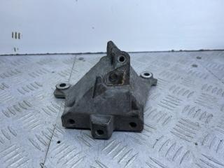 кронштейн КПП Chrysler Sebring 2 поколение 2001, 2.7 л., бензин, АКПП, черный, кабриолет, передний привод, 4573776, 48370