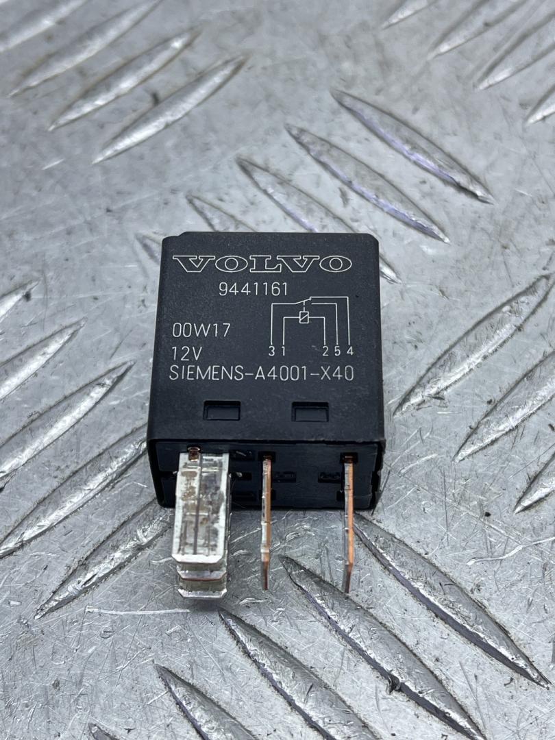 реле (прочие) Volvo V70 2 поколение 2001, 2.4 л., B 5244 T3, бензин, АКПП, серебро, универсал, полный привод, 9441161 - фото №1