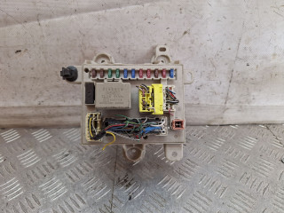 блок предохранителей Toyota Previa 2 поколение XR30 [рестайлинг] 2005, 2.0 л., 1CD-FTV, дизель, МКПП, светло-кофейный, минивэн, передний привод