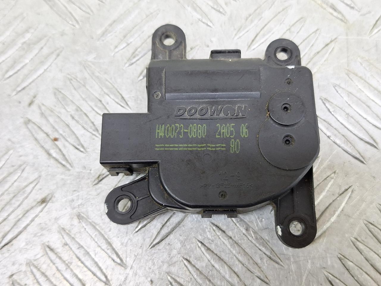 моторчик заслонки печки Kia Cerato 2 поколение (2009 - 2013), H400730880 - фото №1