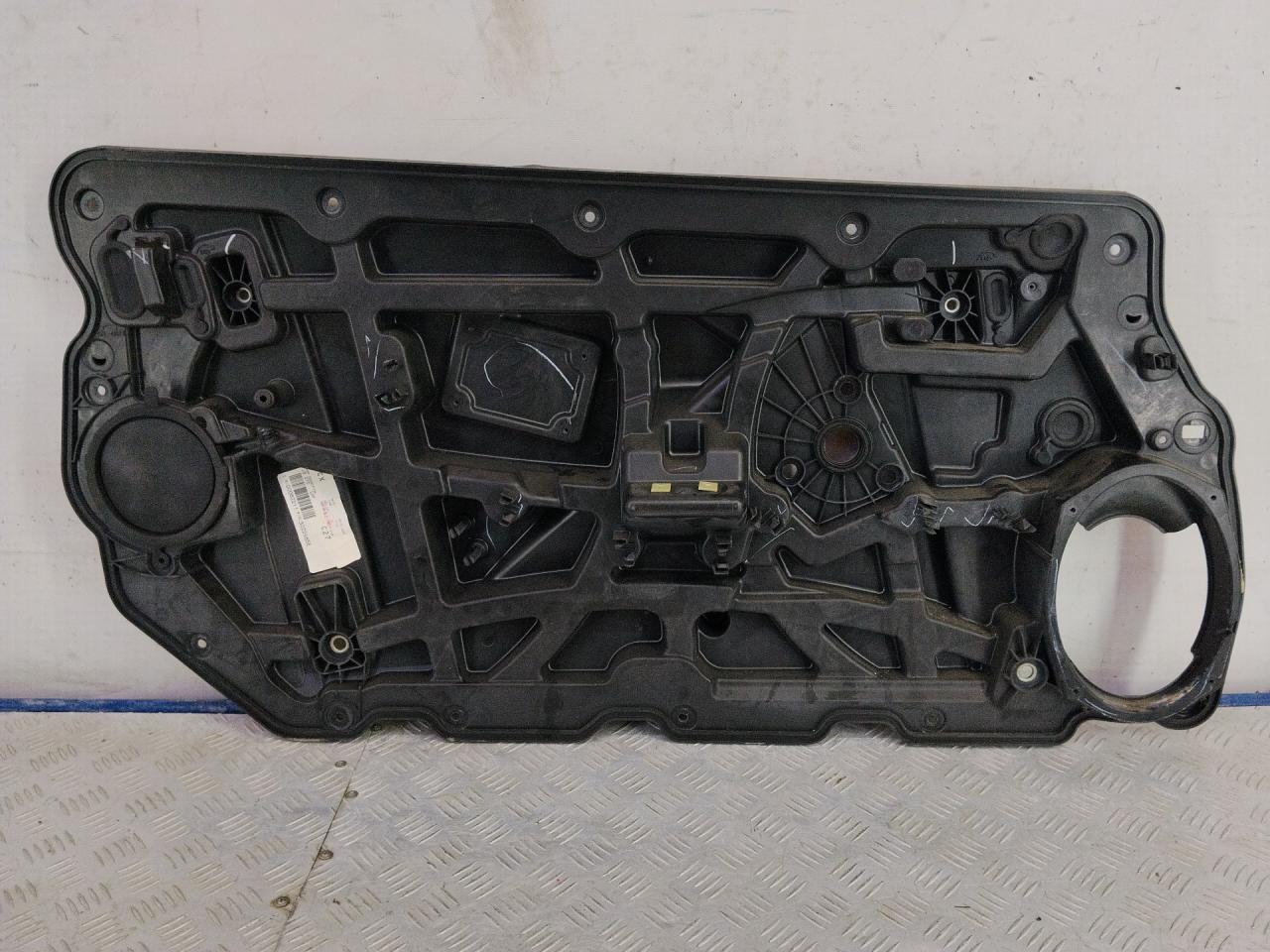 накладка двери внутренняя передняя левая Chrysler Sebring 3 поколение 2009, 2.0 л., дизель, МКПП, черный, кабриолет, передний привод, 3022955 - фото №1