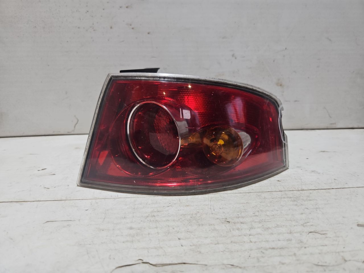 фонарь задний правый SEAT Ibiza 3 поколение 2004, 1.4 л., BBY, бензин, МКПП, серый, хетчбэк 3 дв., передний привод, 6L6945096A - фото №1