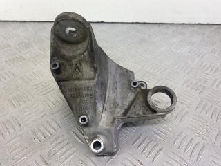 кронштейн КПП Volkswagen Passat B5 1999, 1.8 л., APT, бензин, 5МКПП, зеленый, универсал, передний привод, 8D0399114S