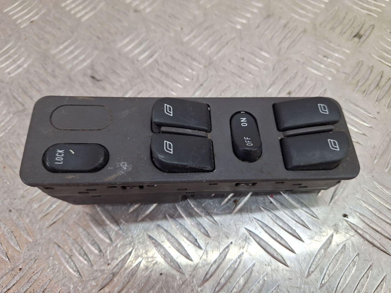 блок управления стеклоподъемниками Saab 9-3 1 поколение 2001, 2.0 л., B205E, бензин, АКПП, черный, хетчбэк 5 дв., передний привод, 4814356 - фото №1