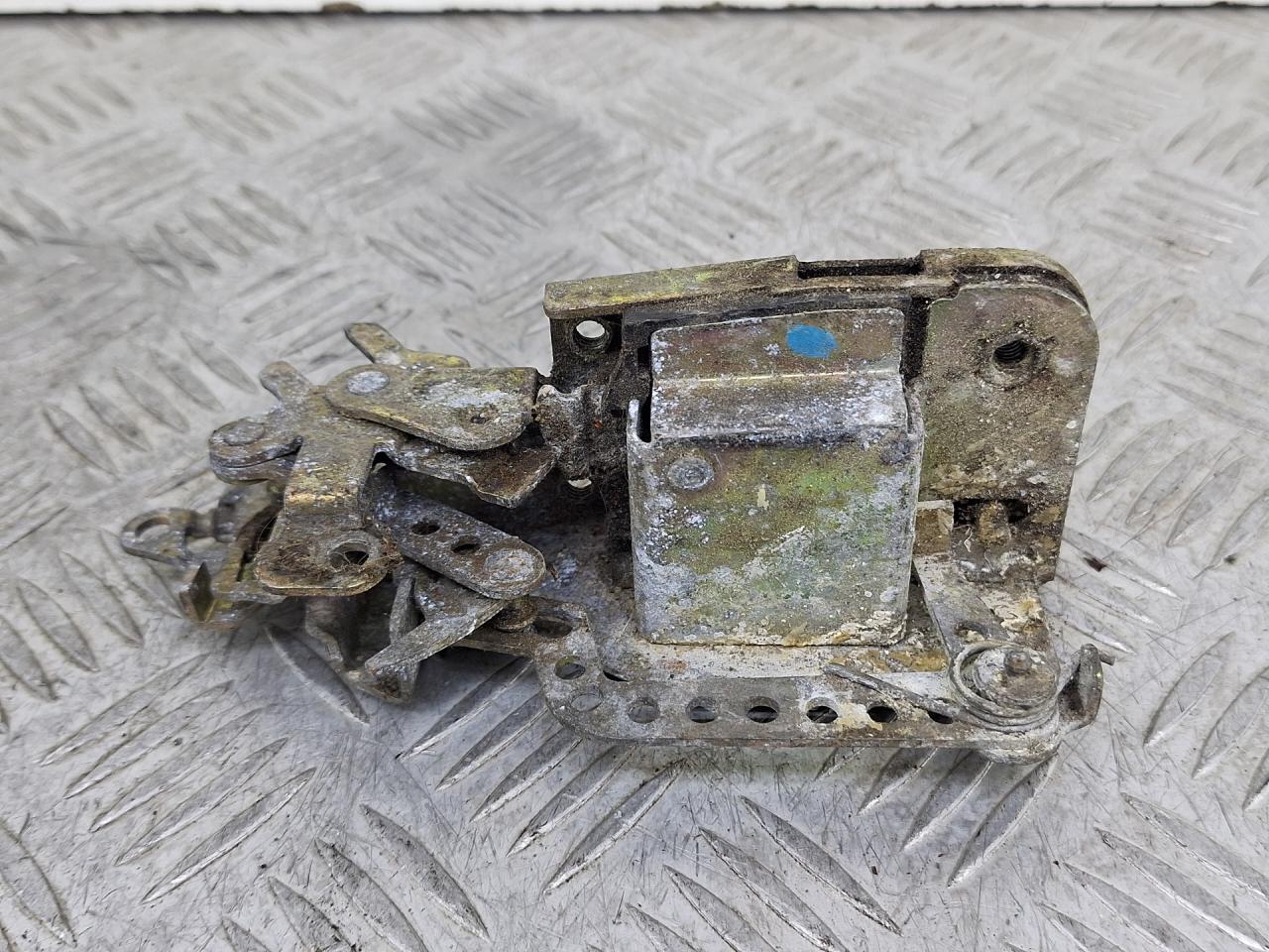 замок двери Volkswagen Transporter T4 (1990 - 2003), 701837015D - фото №1