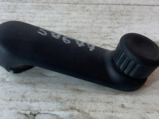 ручка стеклоподъемника задней Dacia Logan 1 поколение 2008, 1.4 л., K7J 710, бензин, МКПП, седан, 7700811387