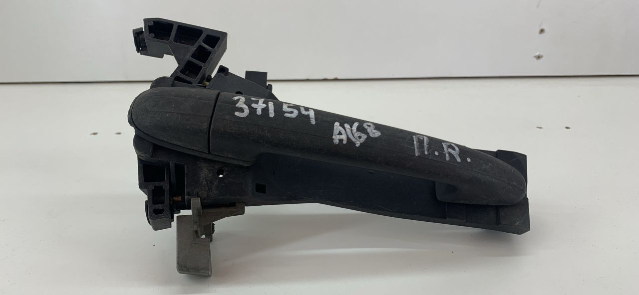 ручка наружная Mercedes-Benz A-Класс W168 1999, 1.9 л., M 166.990, бензин, черный, минивэн, передний привод - фото №1