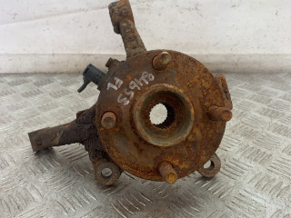 кулак поворотный левый Toyota Yaris P1 2000, 1.0 л., 1SZ-FE, бензин, МКПП, хетчбэк 3 дв.