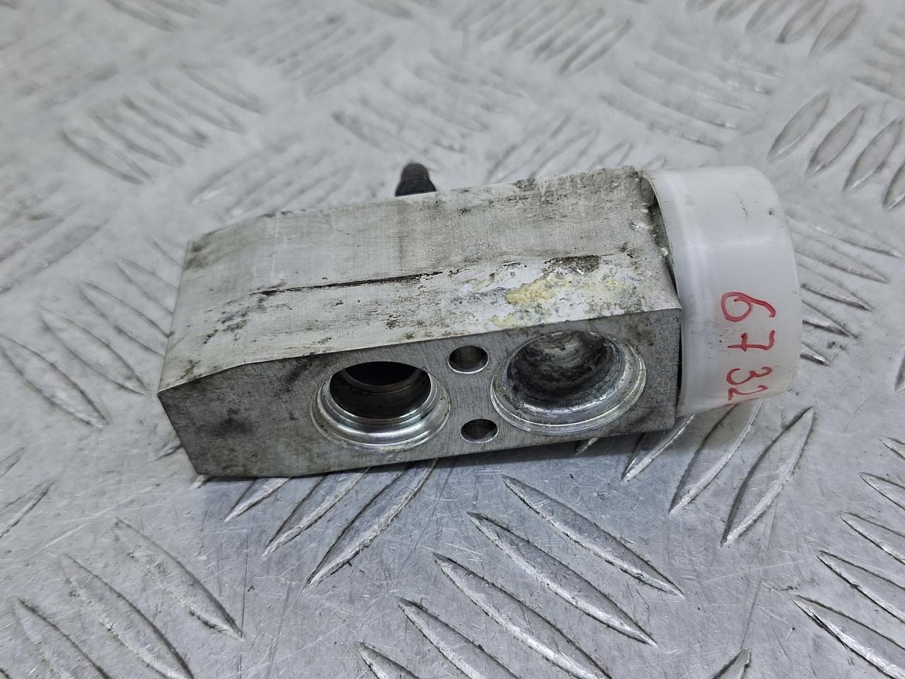 расширительный клапан кондиционера Chevrolet Alero 1 поколение 2000, 2.4 л., бензин, АКПП, красный, седан, передний привод, 96539652, 42530243 - фото №1