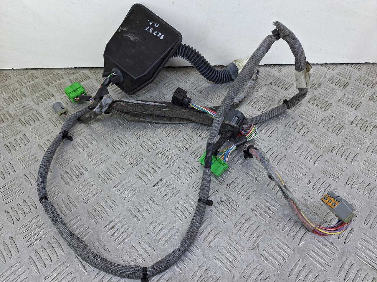 дверная проводка Volvo V70 2 поколение 2001, 2.4 л., B 5244 T3, бензин, АКПП, серебро, универсал, полный привод, 9442270 - фото №1