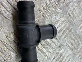 фланец (тройник) системы охлаждения Land Rover Discovery 3 поколение L319 2007, 2.7 л., 276DT, дизель, АКПП, серый, внедорожник 5 дв., полный привод