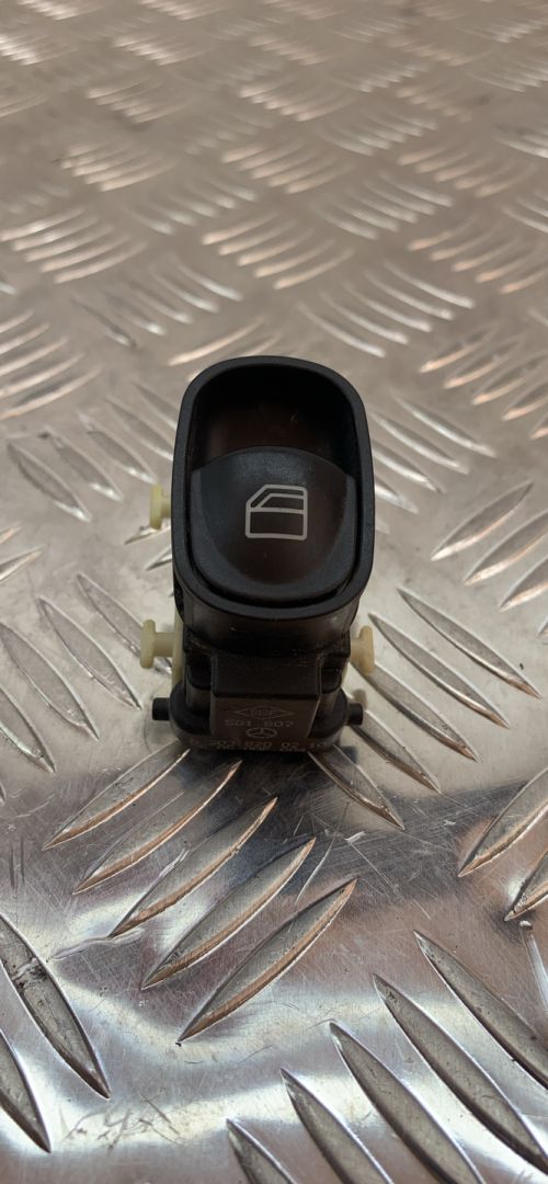 кнопка стеклоподъемника двери передней правой Mercedes-Benz C-Класс W203/S203/CL203 (2000 - 2004), A2038200210 - фото №1