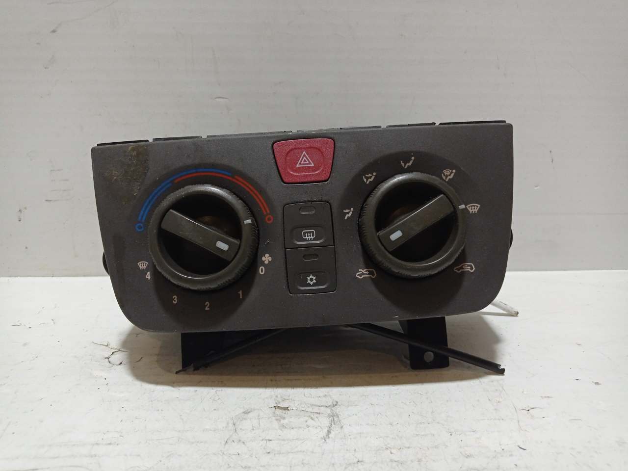 блок управления печки / климат-контроля Fiat Idea 1 поколение 2010, 1.4 л., 843 A1.000, бензин, МКПП, минивэн - фото №1