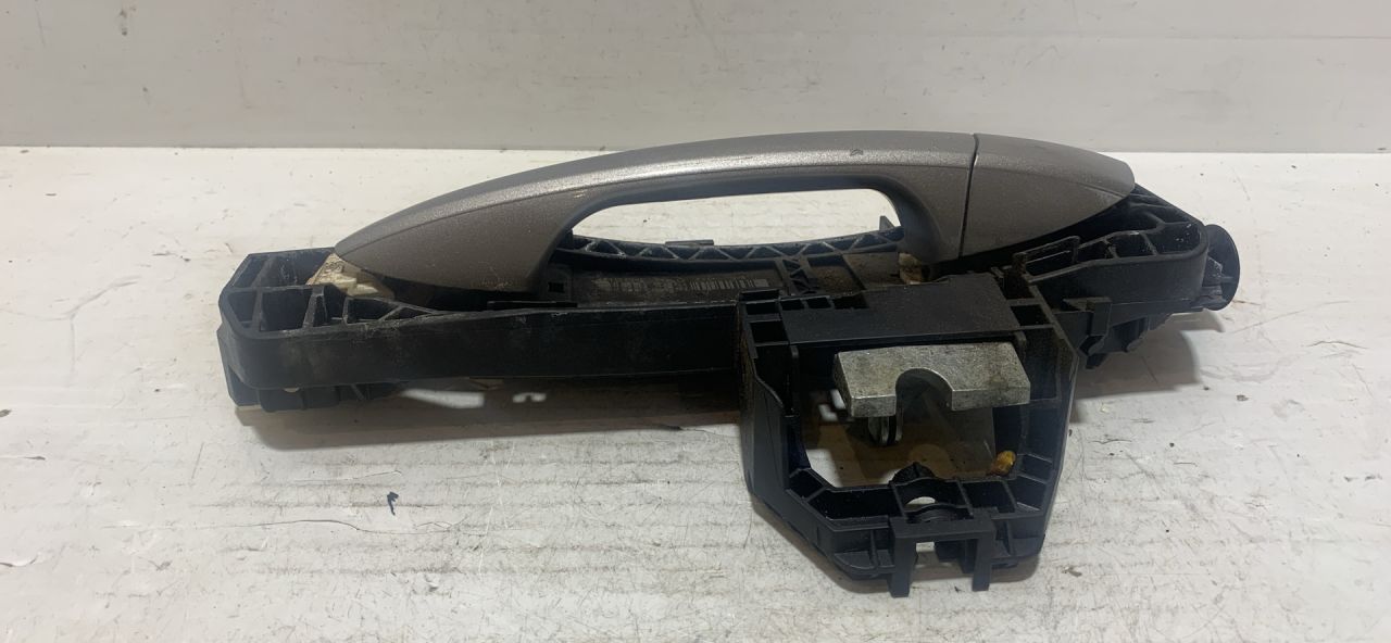 ручка наружная задняя левая Mercedes-Benz C-Класс W204/S204 S204.207 2009, 2.2 л., дизель, МКПП, серебро, универсал, задний привод, A2042600734 - фото №1