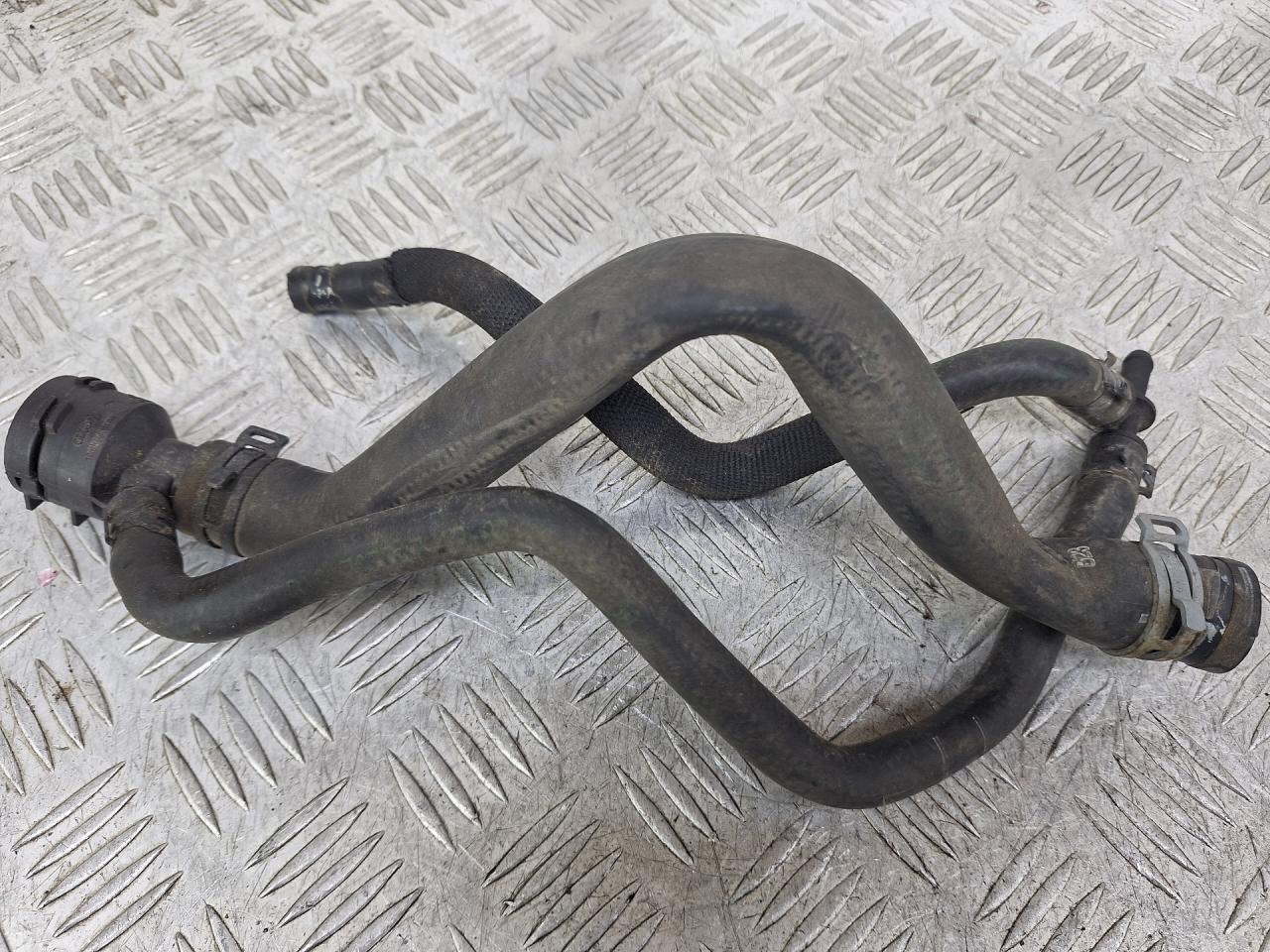 патрубок радиатора Volkswagen Golf 6 поколение 2008, 1.4 л., CGGA, бензин, 5МКПП, голубой, хетчбэк 5 дв., передний привод - фото №1