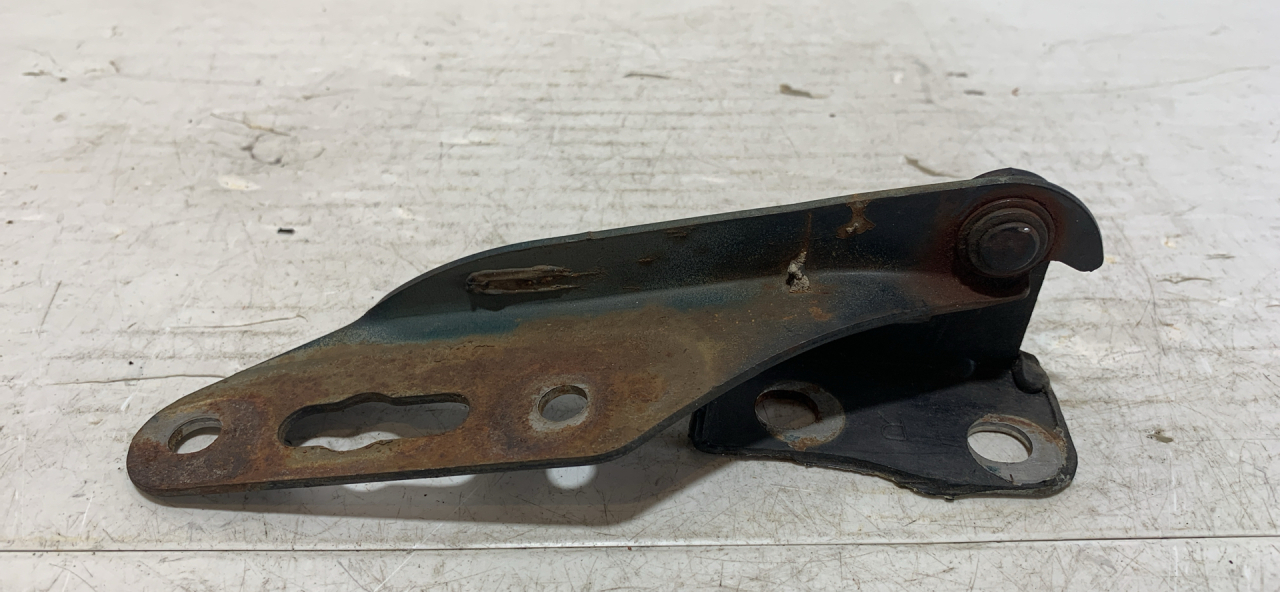 петля капота правая MG ZS 1 поколение 2004, 2.5 л., 25 K4F, бензин, МКПП, седан, передний привод - фото №1