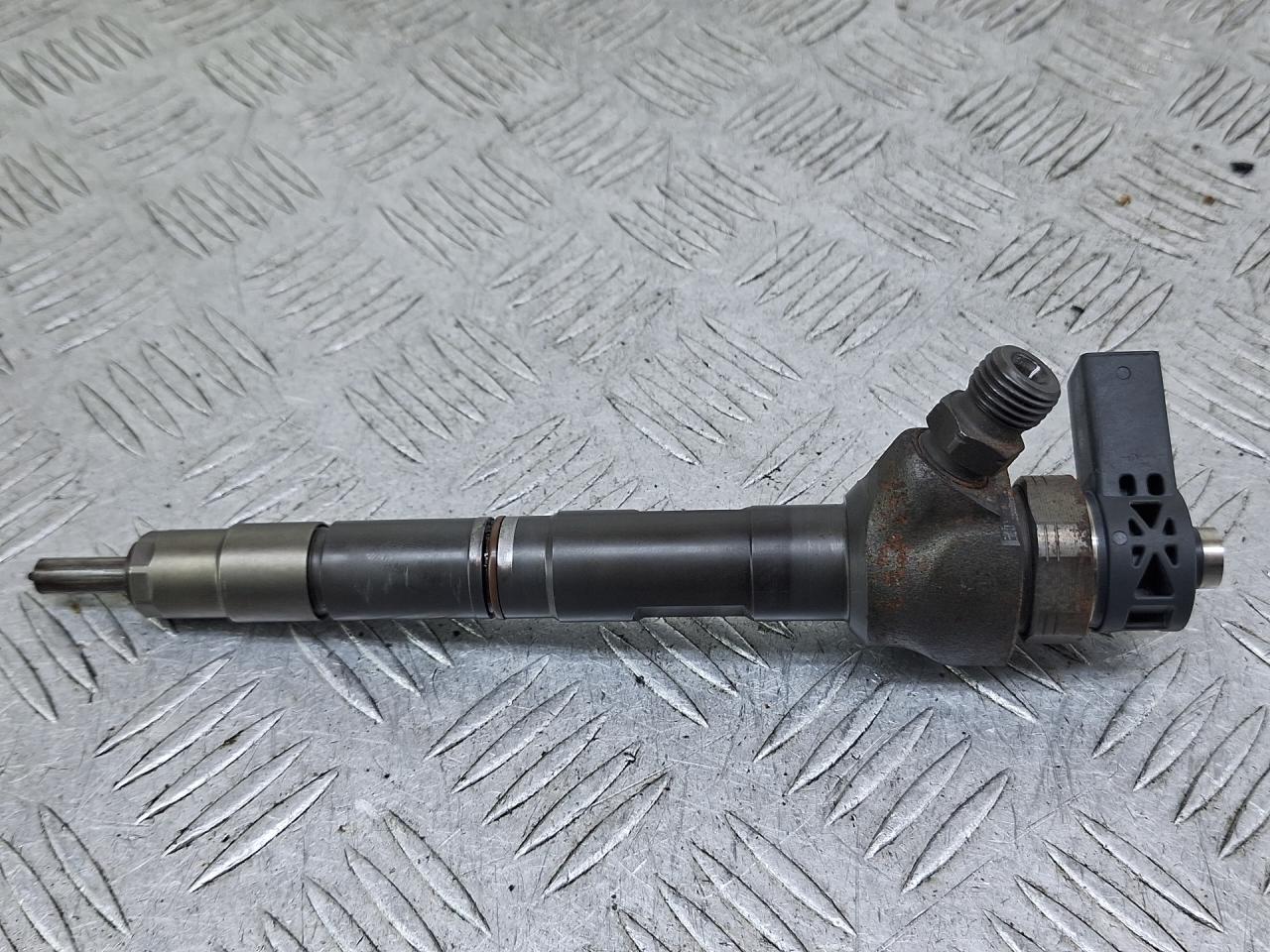 форсунка Skoda Yeti 1 поколение 2013, 2.0 л., CFHF, дизель, 6МКПП, серый, универсал, полный привод, 03L130277J, 8RZK156 - фото №1